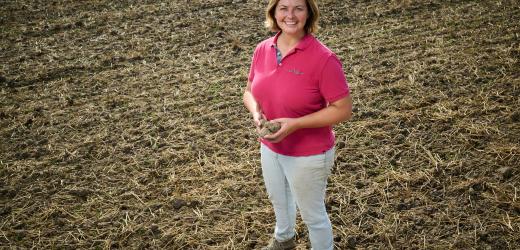 Boer Trudy op het land